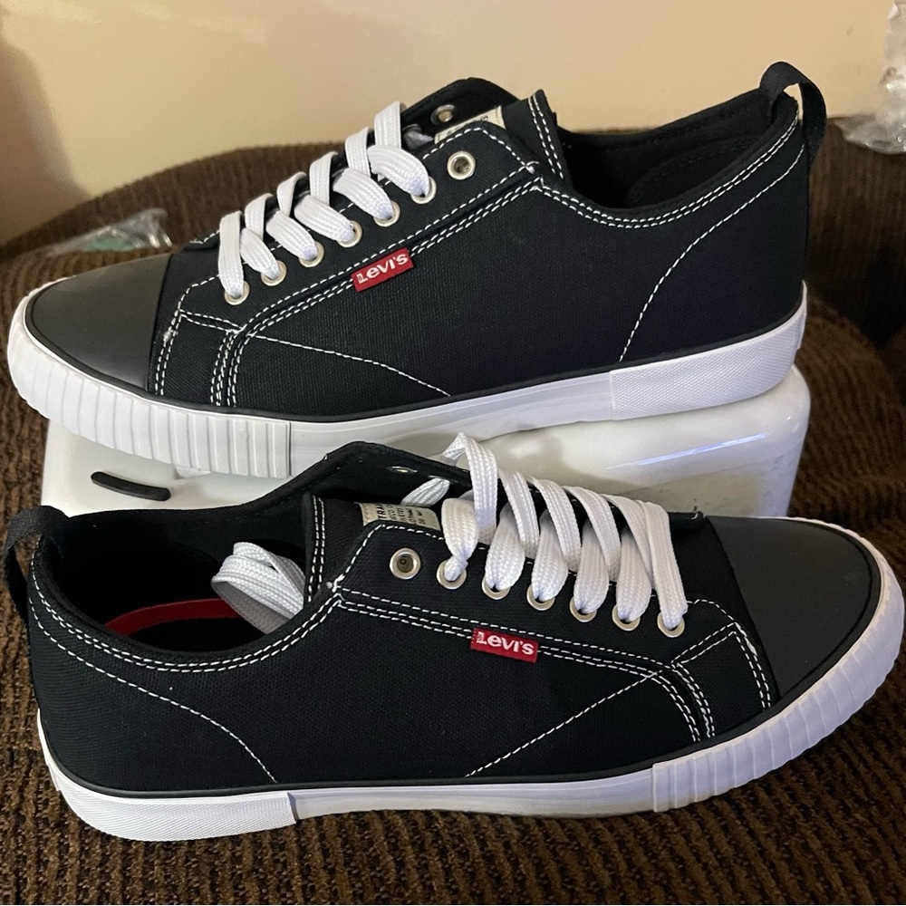 Levi's Black Canvas Sneakers with White Laces - Picture 5 of 5